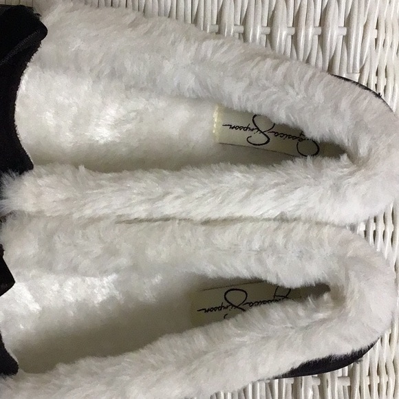 BLACK & WHT FUR INDOOR/OUT SLIPPERS S 6/7 - Picture 6 of 9